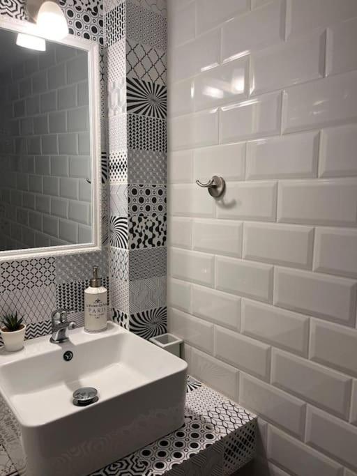 Carlito"S Apartment 1 Next To Metro Station Атина Екстериор снимка