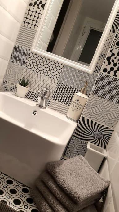 Carlito"S Apartment 1 Next To Metro Station Атина Екстериор снимка