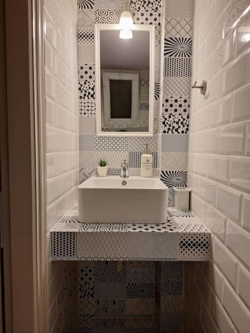 Carlito"S Apartment 1 Next To Metro Station Атина Екстериор снимка